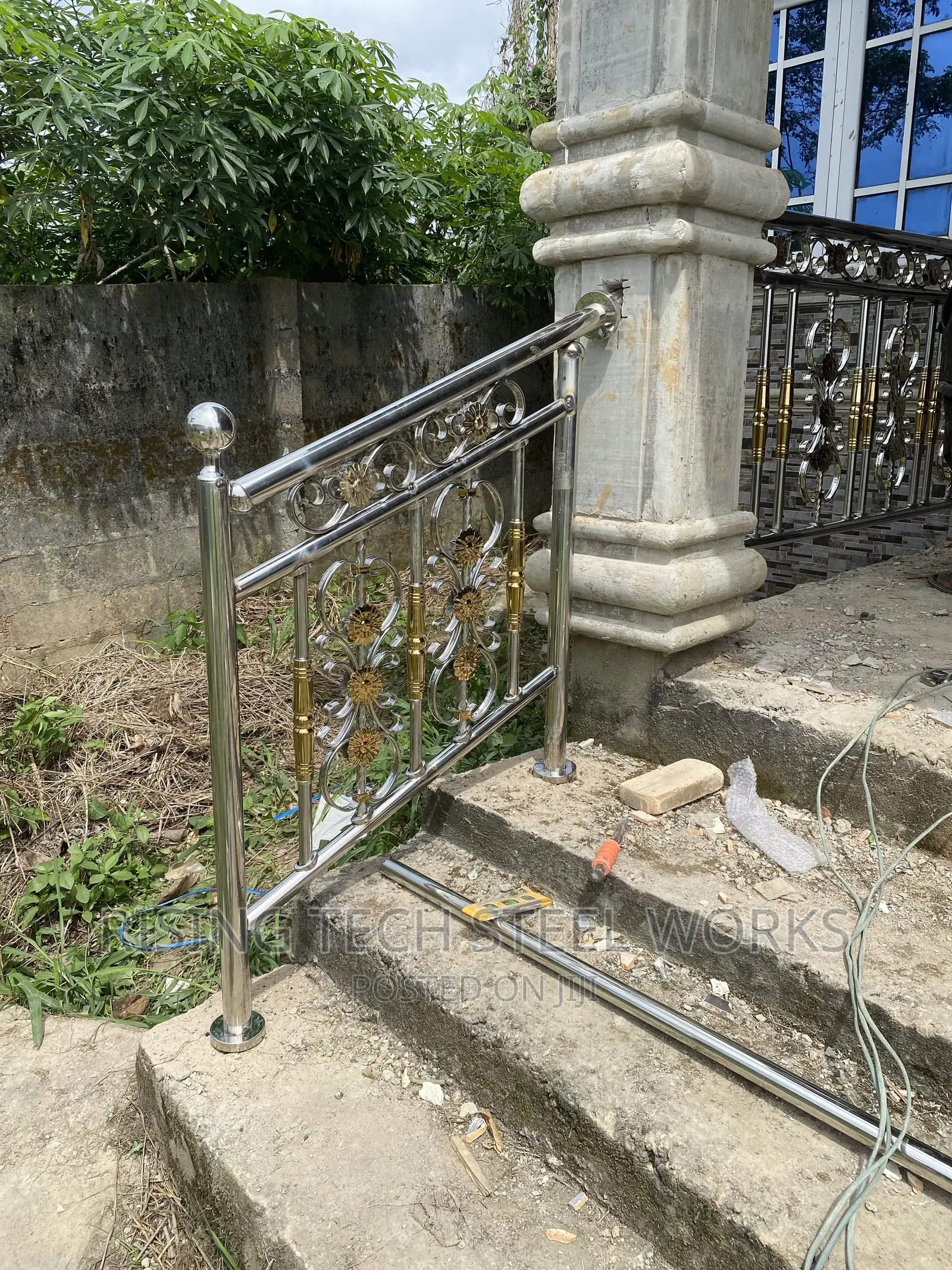 Stainless Steel Attractive Design.