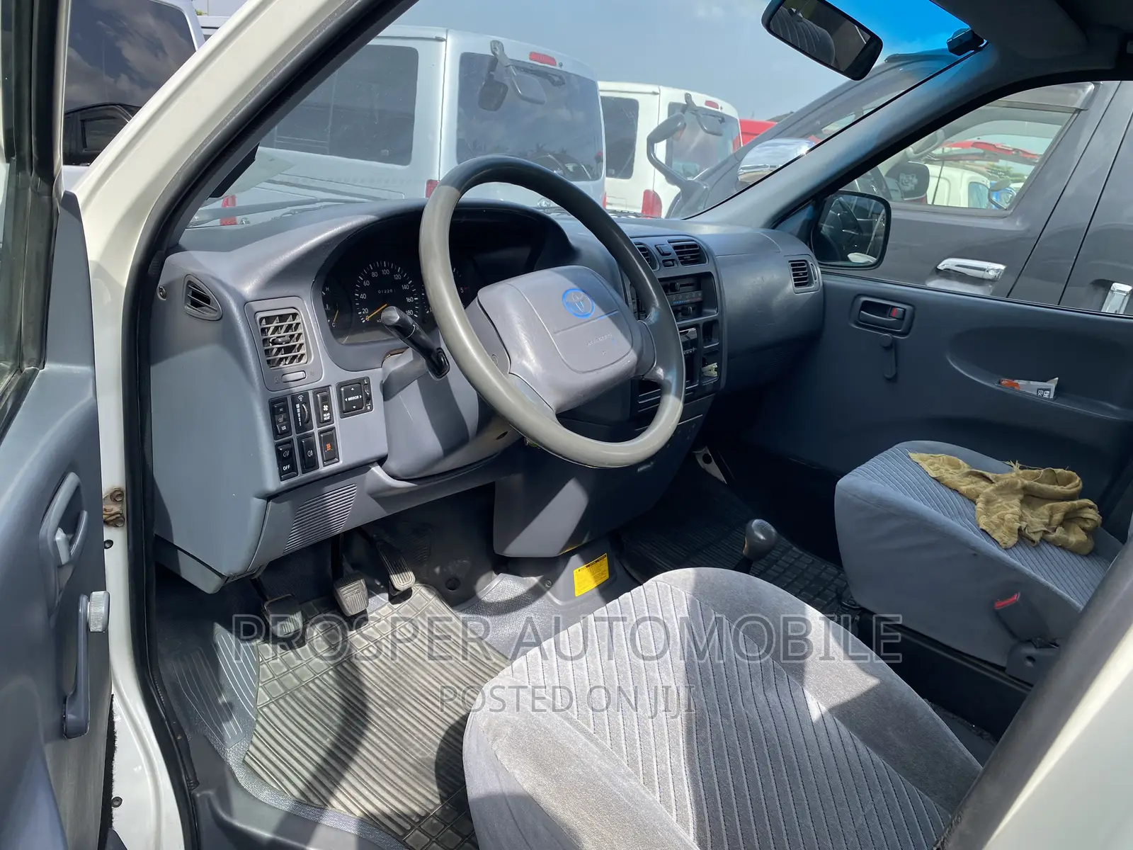 Toyota HiAce 2007 White