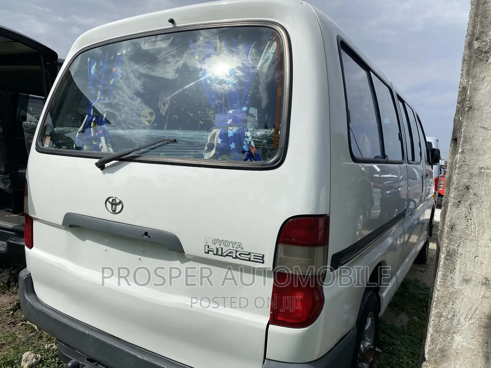Toyota HiAce 2007 White