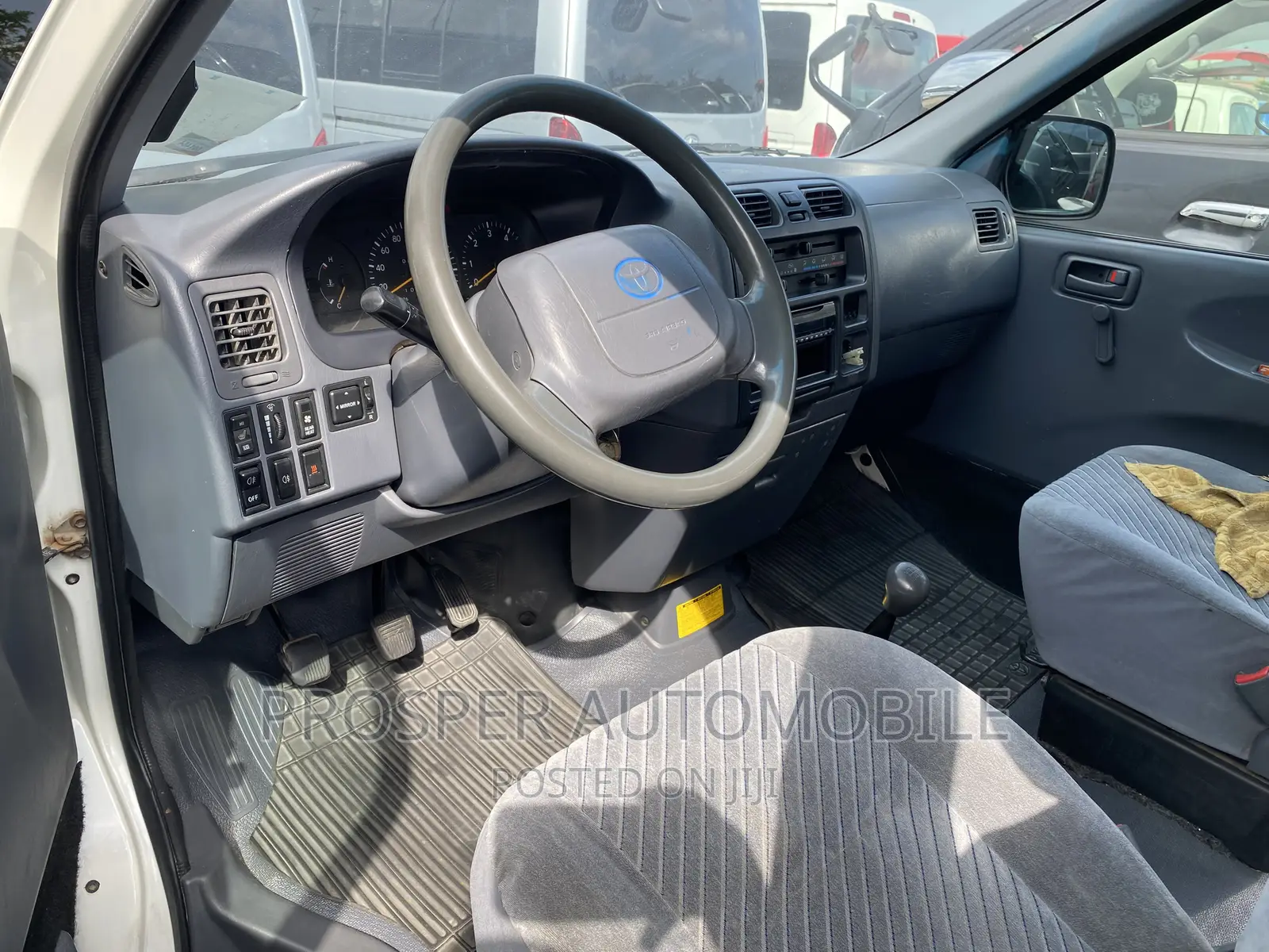 Toyota HiAce 2007 White