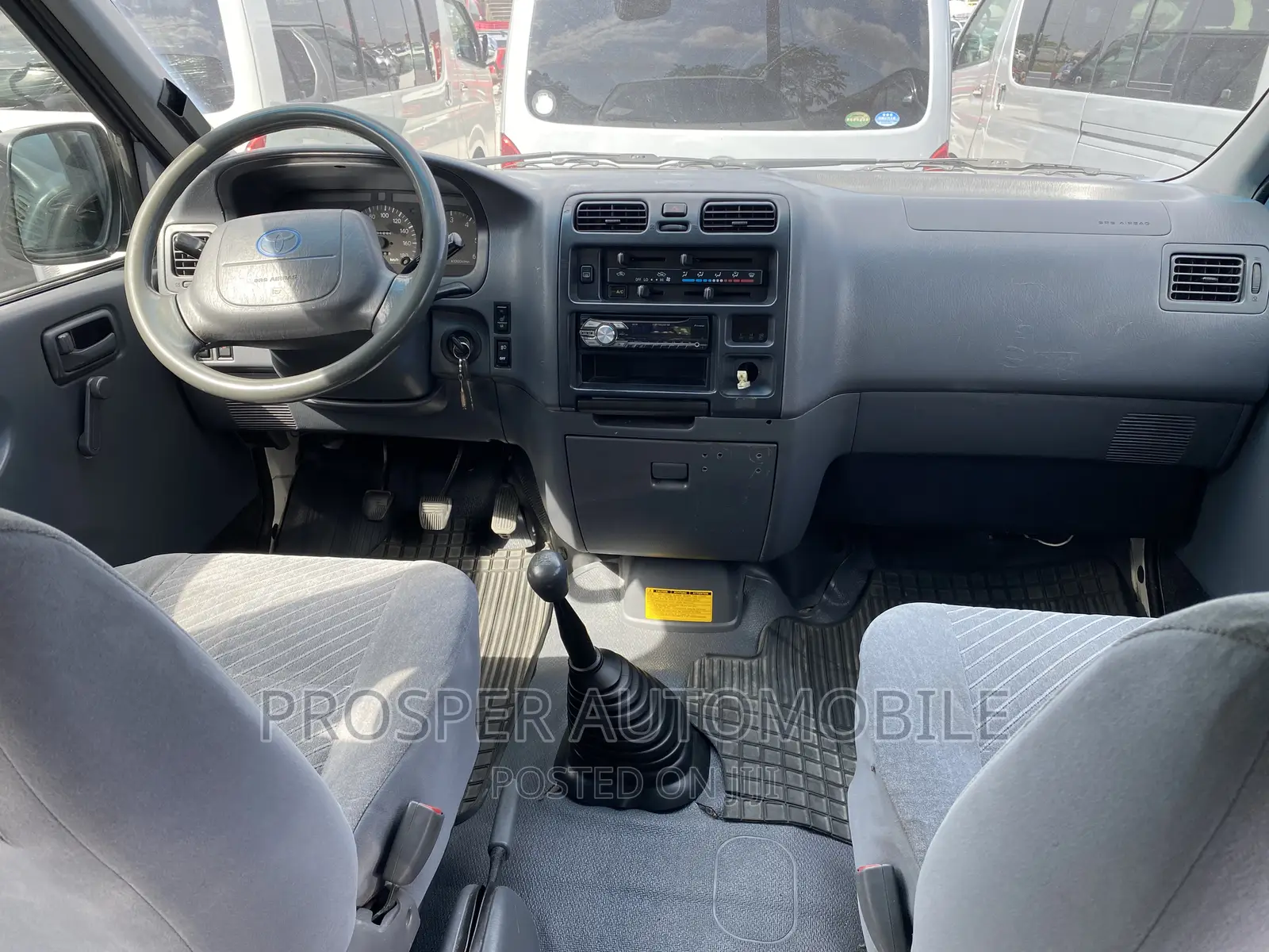 Toyota HiAce 2007 White