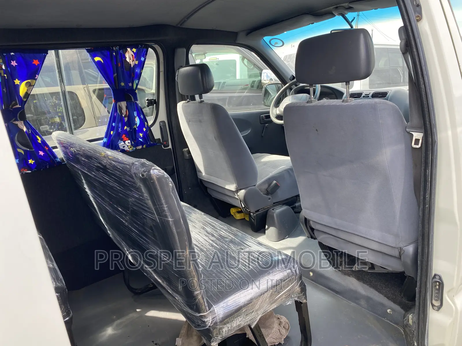 Toyota HiAce 2007 White