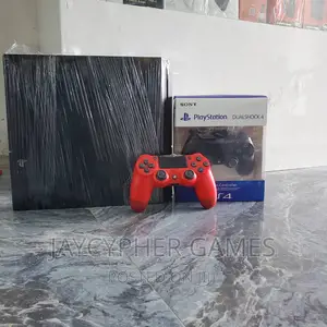 Playstation 4 With 2 Pads