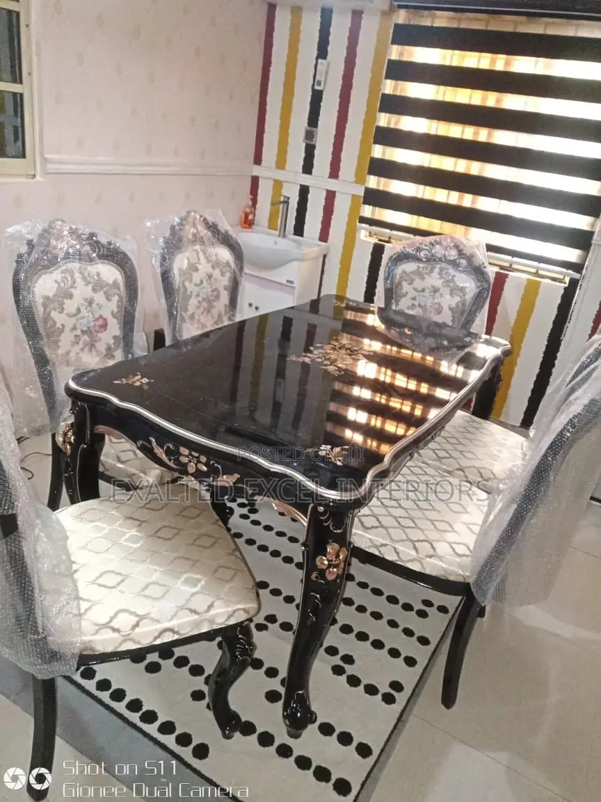 Royal Dining Table by 6 Seater