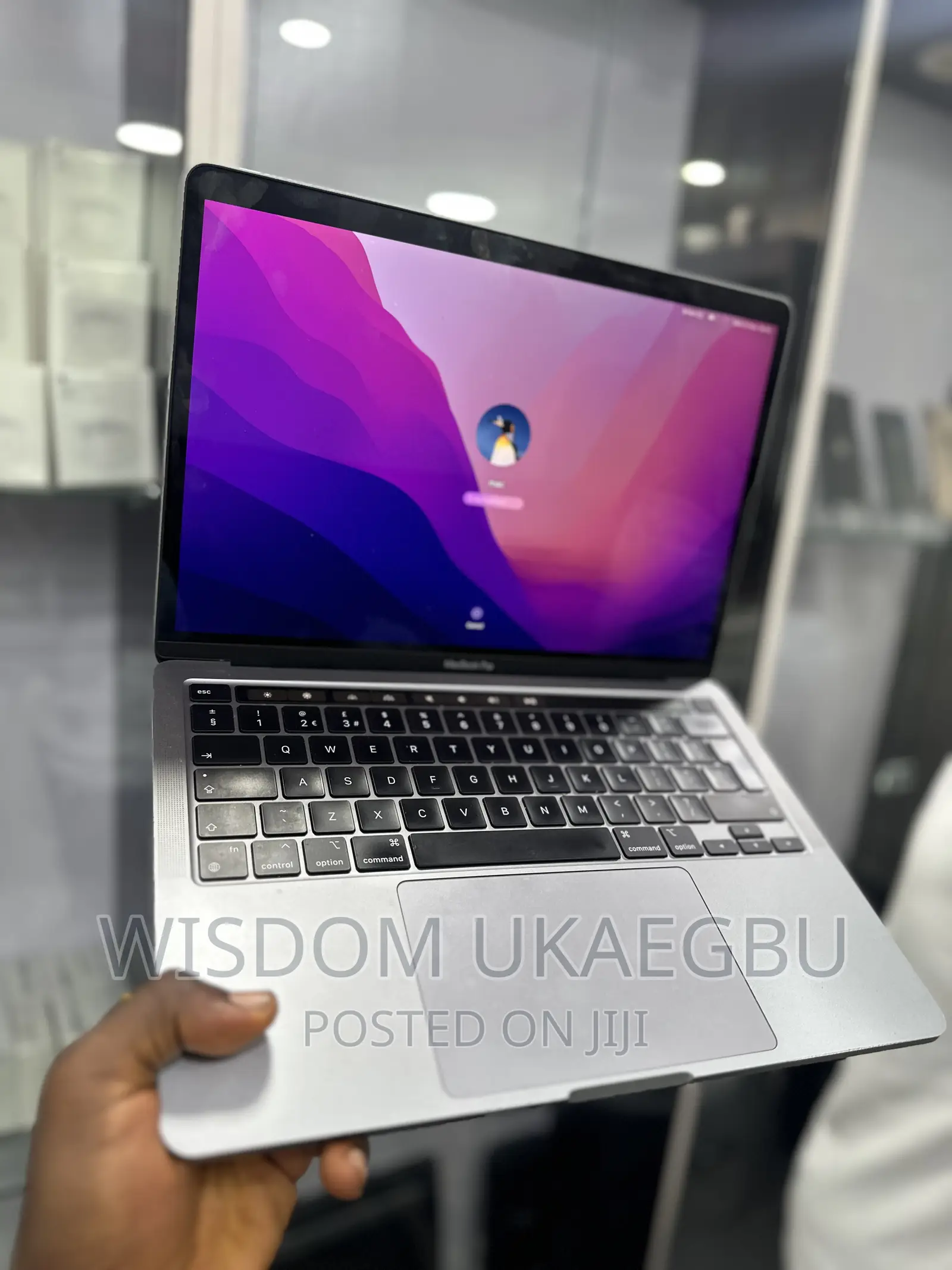 Laptop Apple MacBook Pro 2022 M2 8GB Apple M2 SSD 256GB