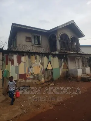 3bdrm Block of Flats in Yakoyo/Alagbole for sale