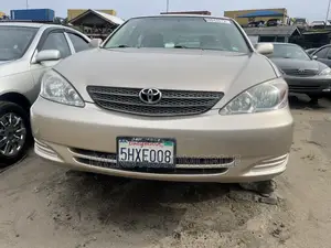 Toyota Camry 2005 Gold
