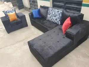 Photo - Quality Black Lshap With Single Seater