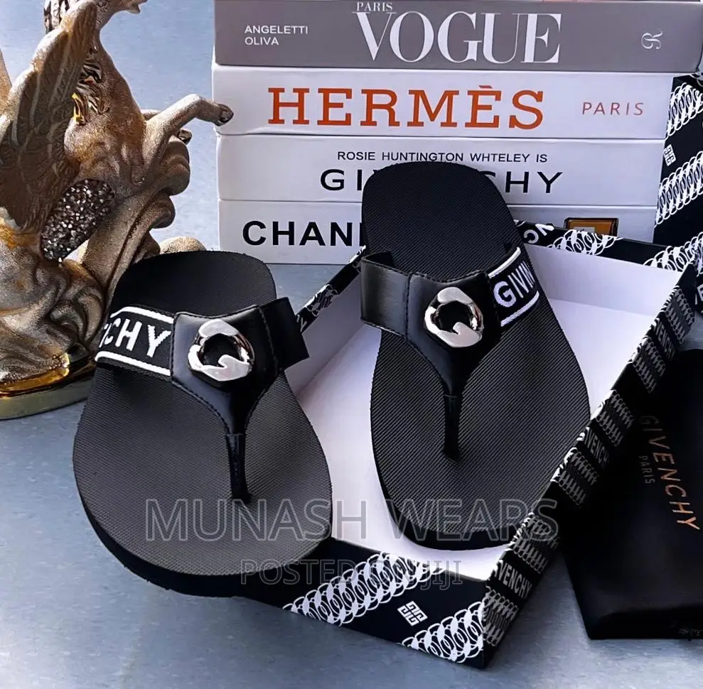 Givenchy Leather Slipers COLLECTION’S
