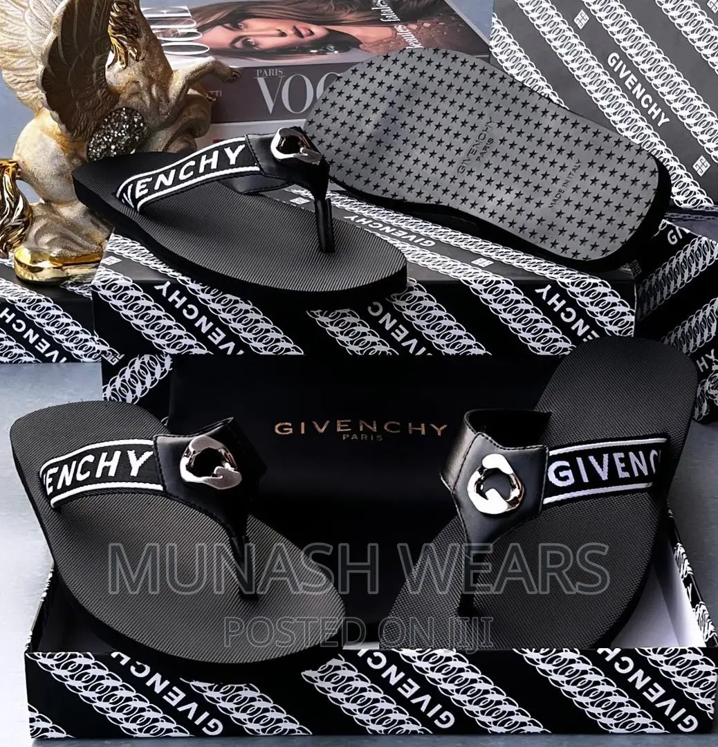 Givenchy Leather Slipers COLLECTION’S