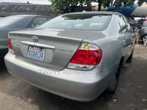 Toyota Camry 2005 Gray