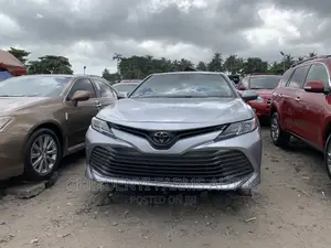 Toyota Camry LE FWD (2.5L 4cyl 8AM) 2018 Silver