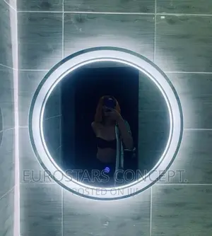 Round Shape Wall Mirror With Lights