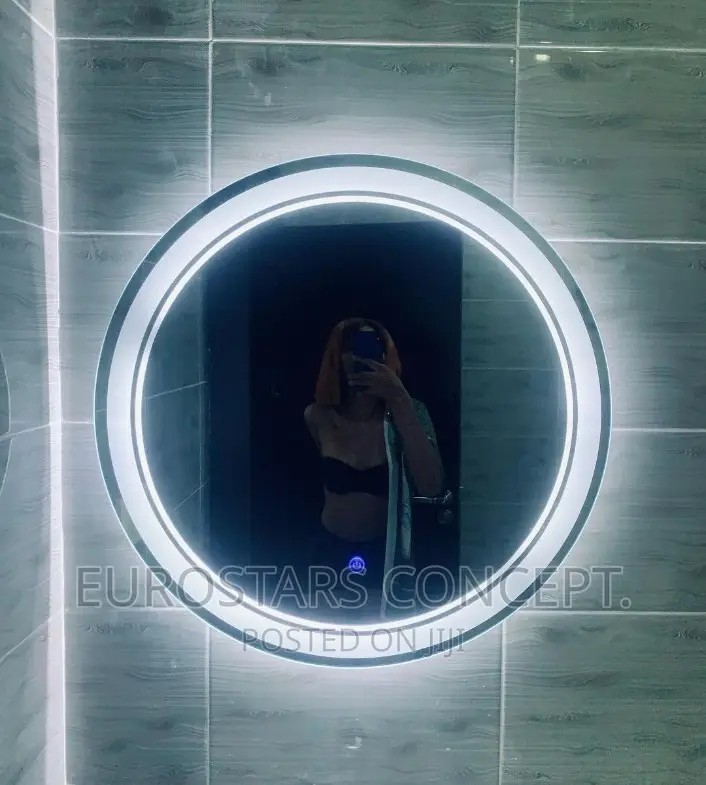 Round Shape Wall Mirror With Lights
