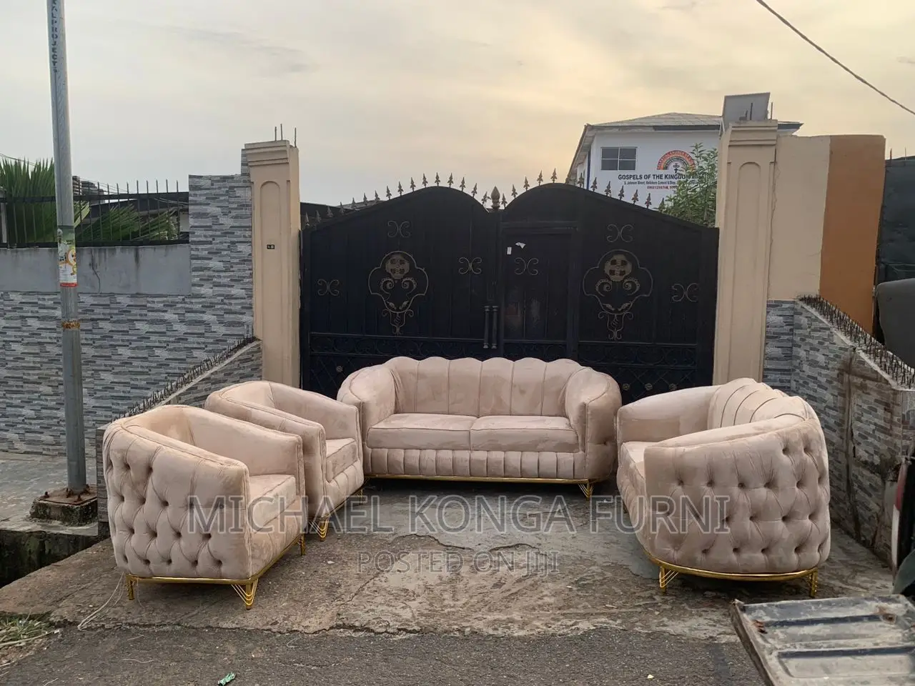 Luxurious 7 Seaters Sofas