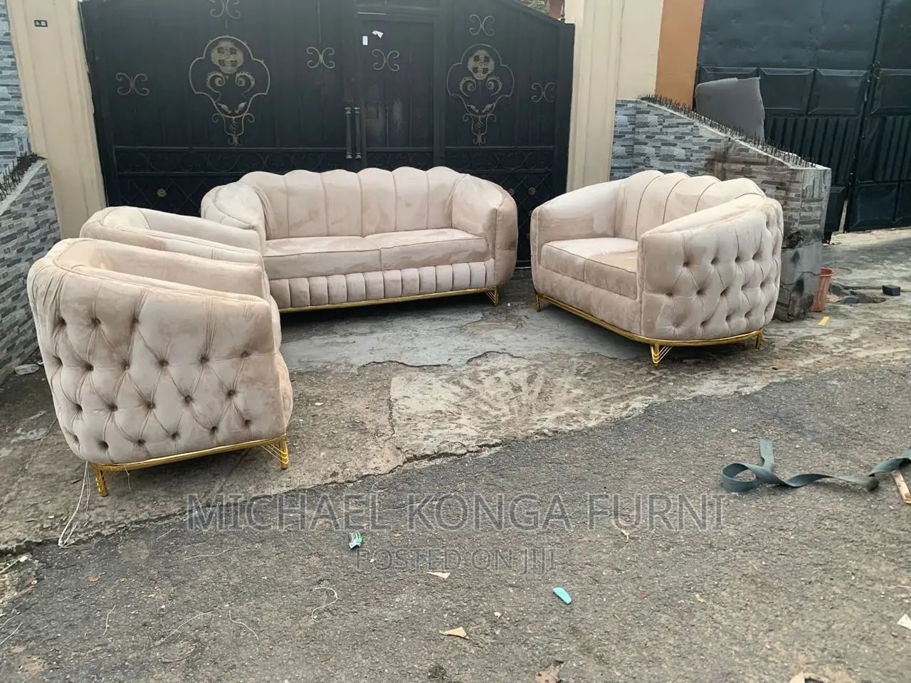 Luxurious 7 Seaters Sofas