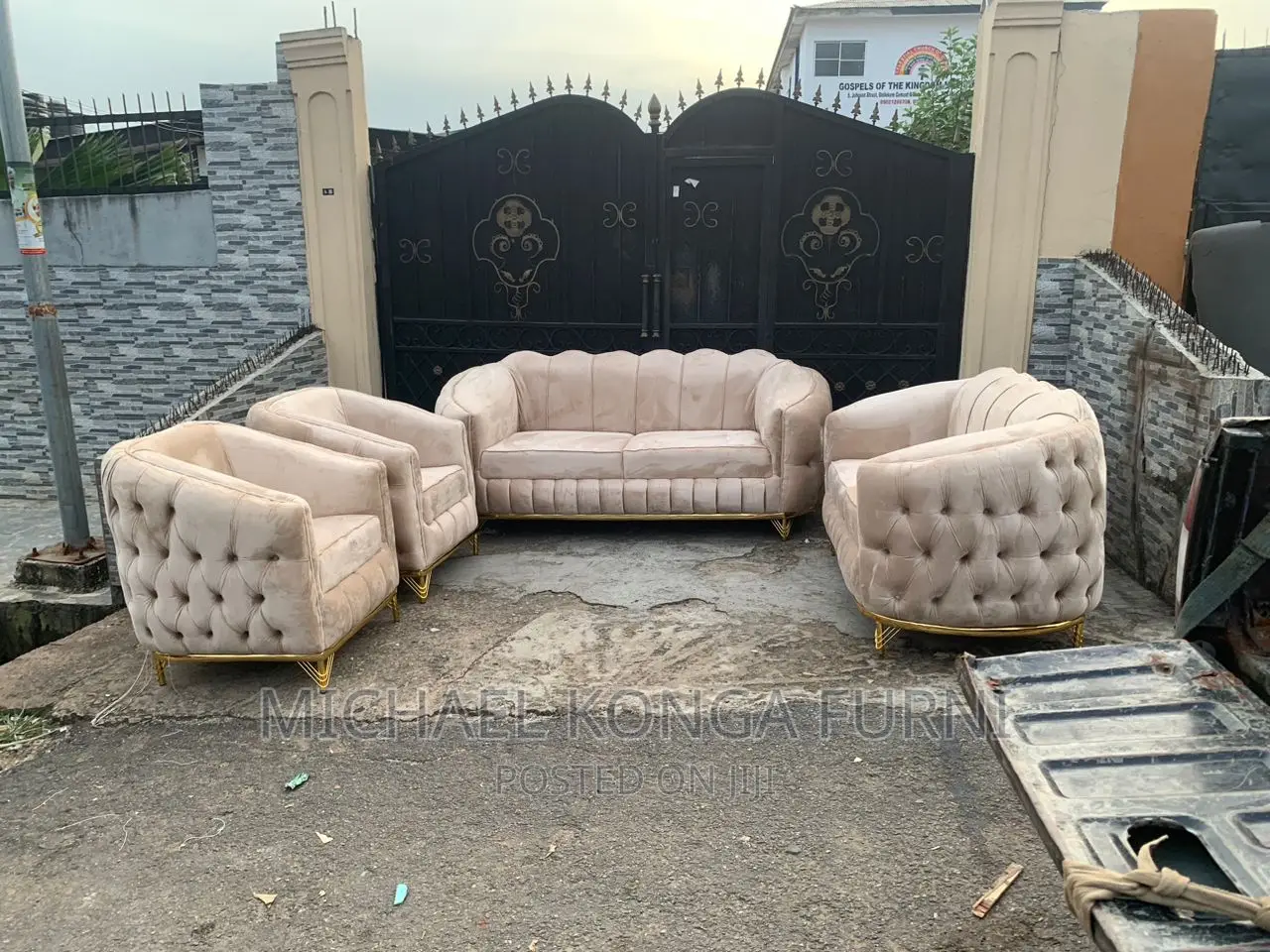 Luxurious 7 Seaters Sofas