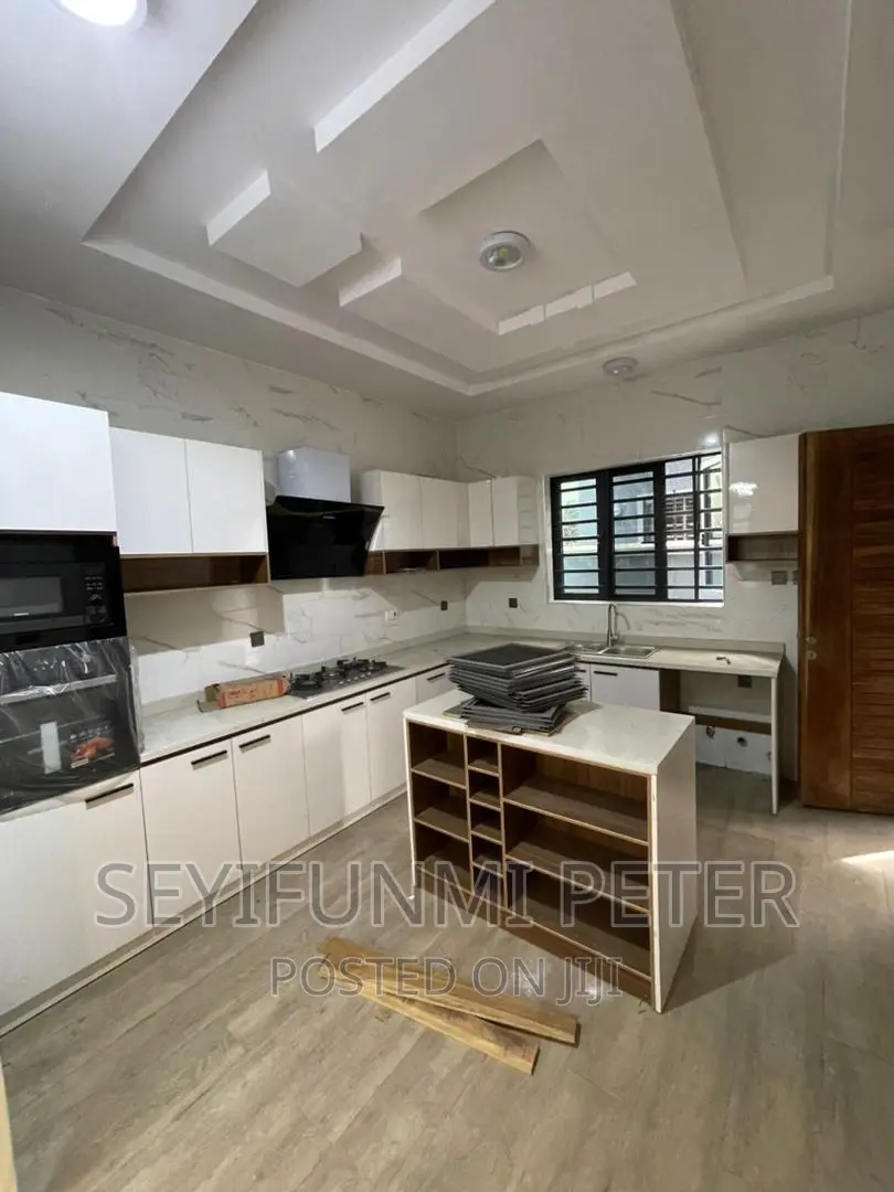Furnished 3bdrm Duplex in Magodo Phase 2, for sale