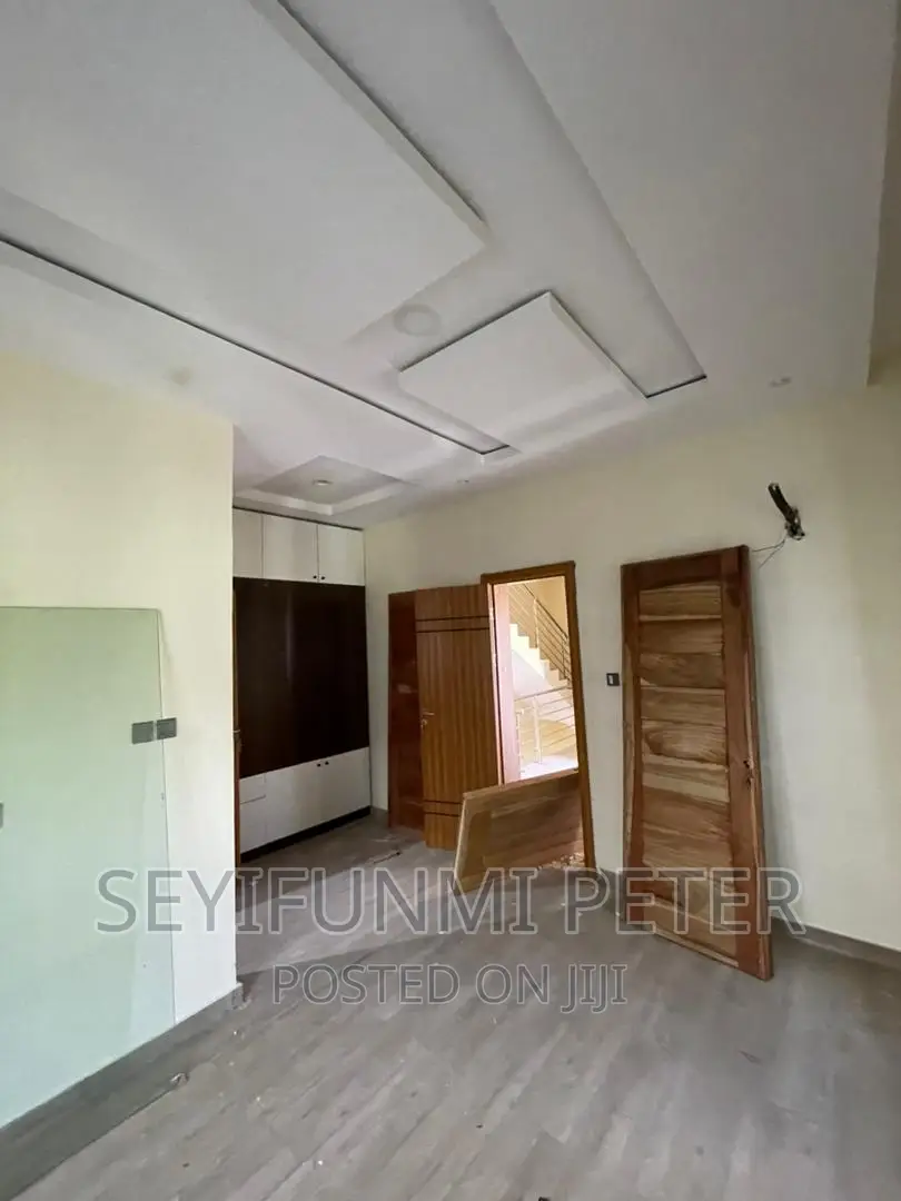 Furnished 3bdrm Duplex in Magodo Phase 2, for sale
