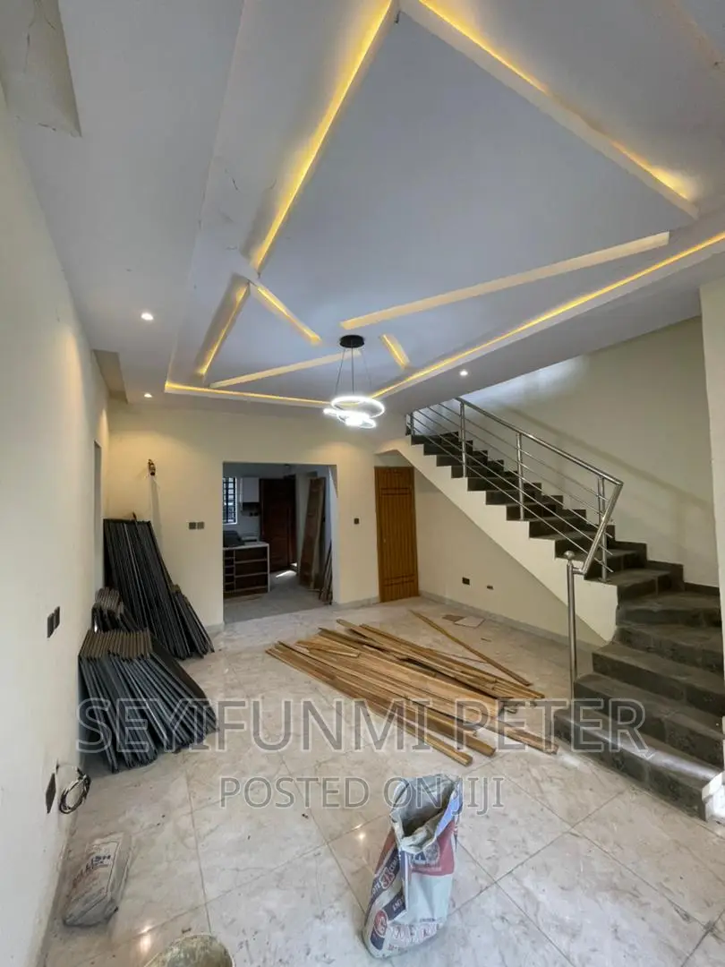 Furnished 3bdrm Duplex in Magodo Phase 2, for sale