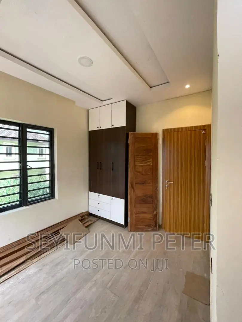 Furnished 3bdrm Duplex in Magodo Phase 2, for sale