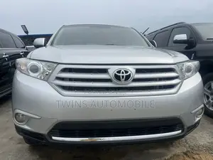 Toyota Highlander Limited 3.5l 4WD 2013 Silver