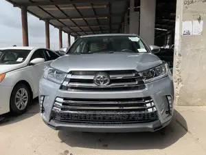 Toyota Highlander XLE 4x2 V6 (3.5L 6cyl 8A) 2017 Gray
