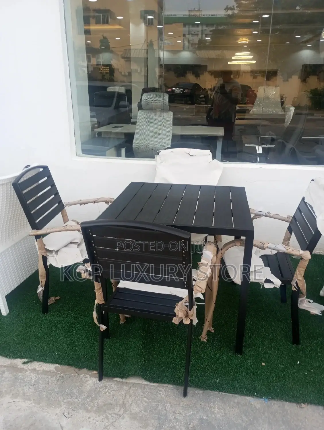 Executive Quality Garden Table With Four Chairs