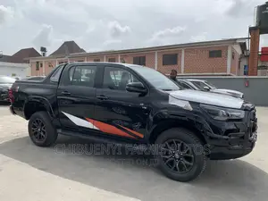 New Toyota Hilux 2023 Black