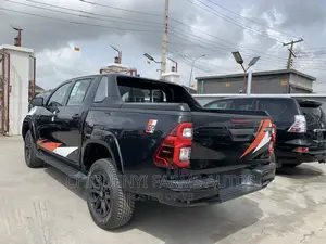 New Toyota Hilux 2023 Black