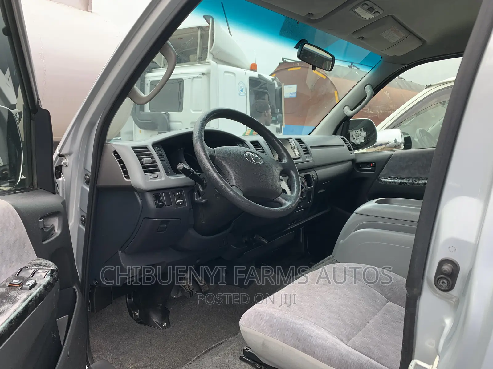 Toyota HiAce 2012 Silver