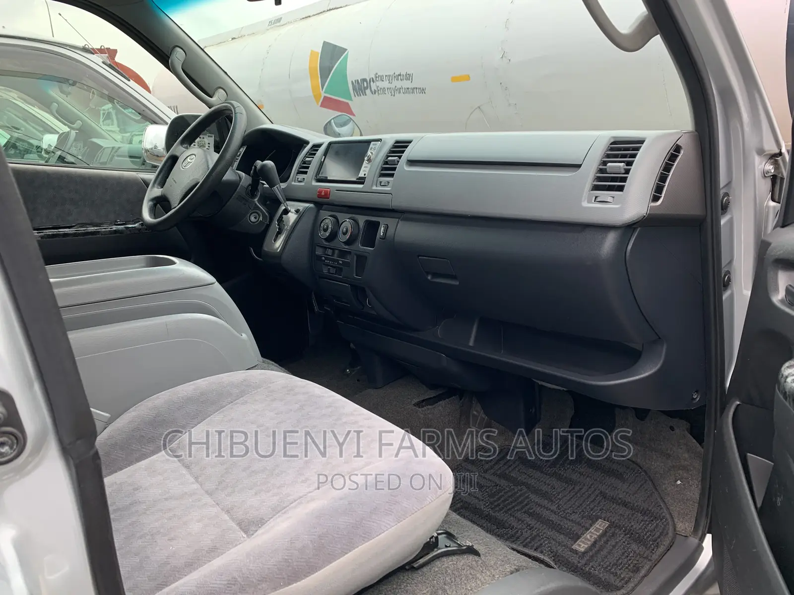 Toyota HiAce 2012 Silver