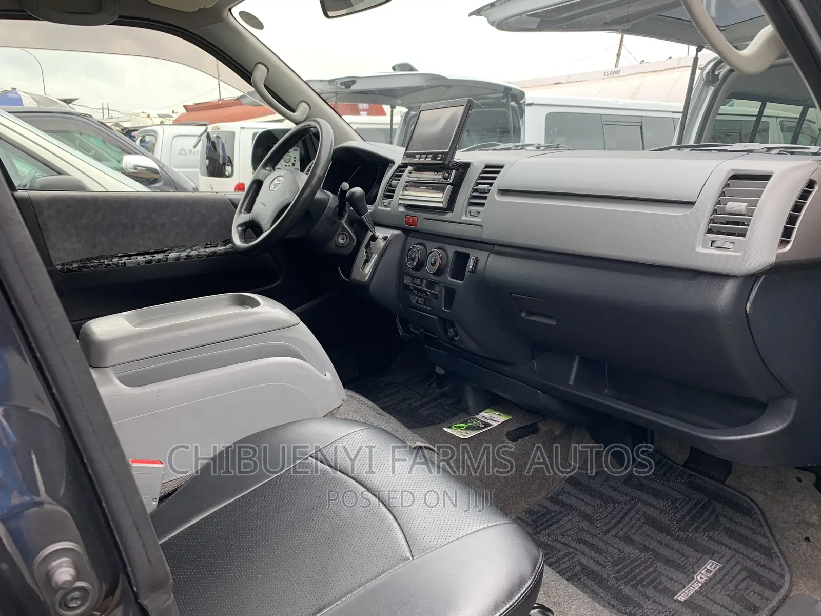 Toyota HiAce 2010 Black