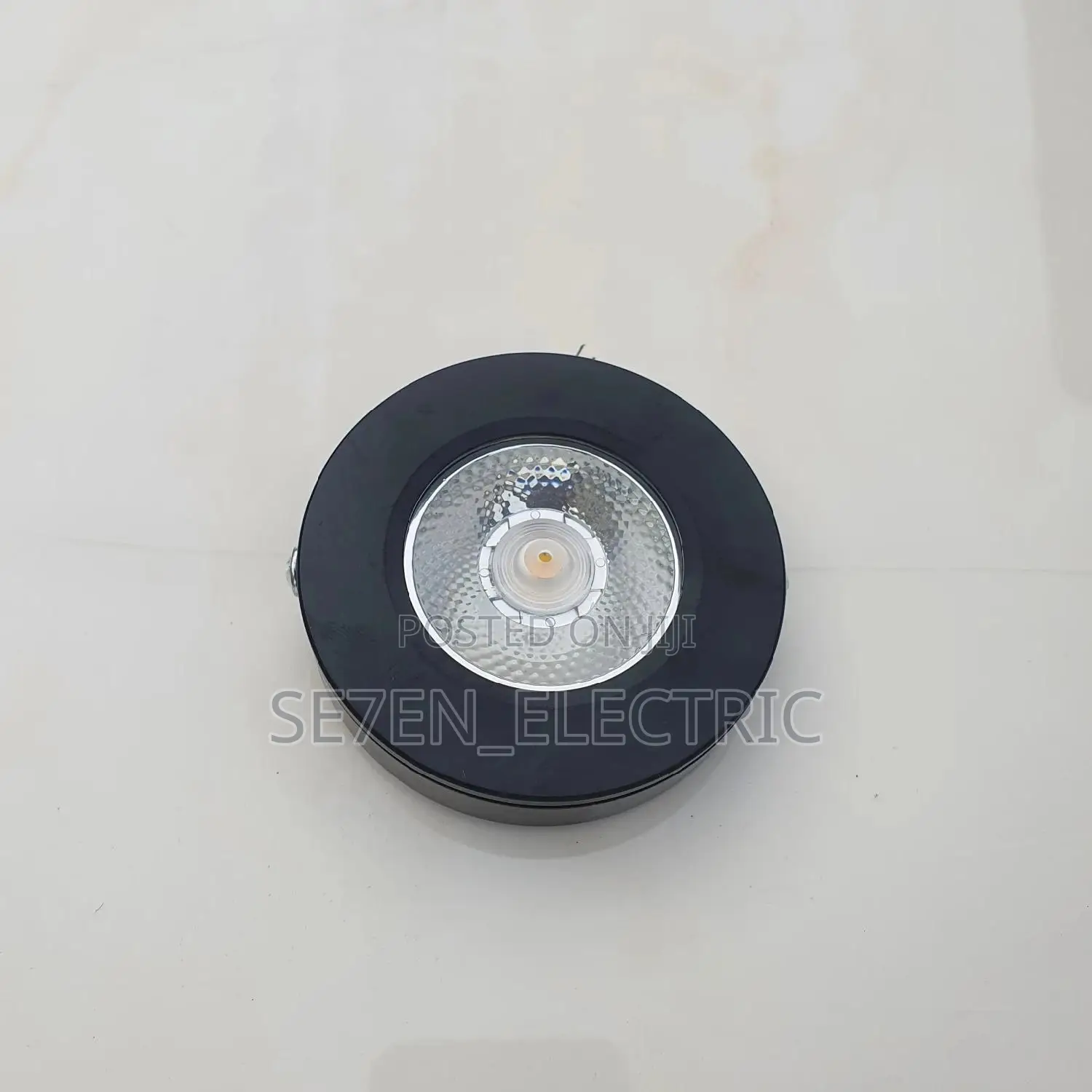 Ceiling Surface Mounting/Parapet Light .