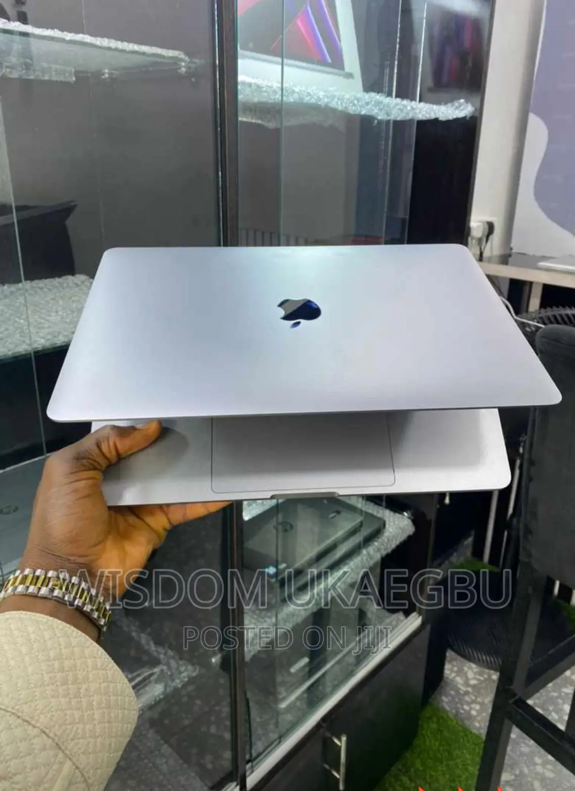 Laptop Apple MacBook Pro 2022 M2 8GB Apple M2 SSD 256GB
