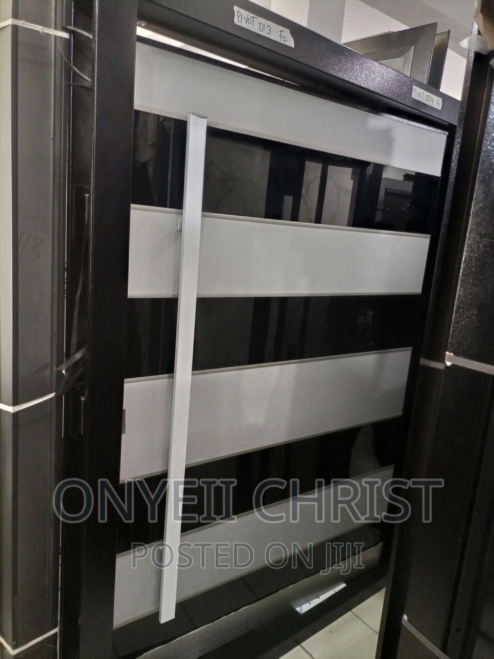 5x7ft Pivot Door