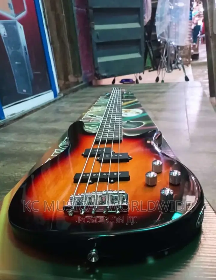 Quality Bass Guitar 5 Strings MARTINS