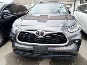 Toyota Highlander XLE 2022 Gray