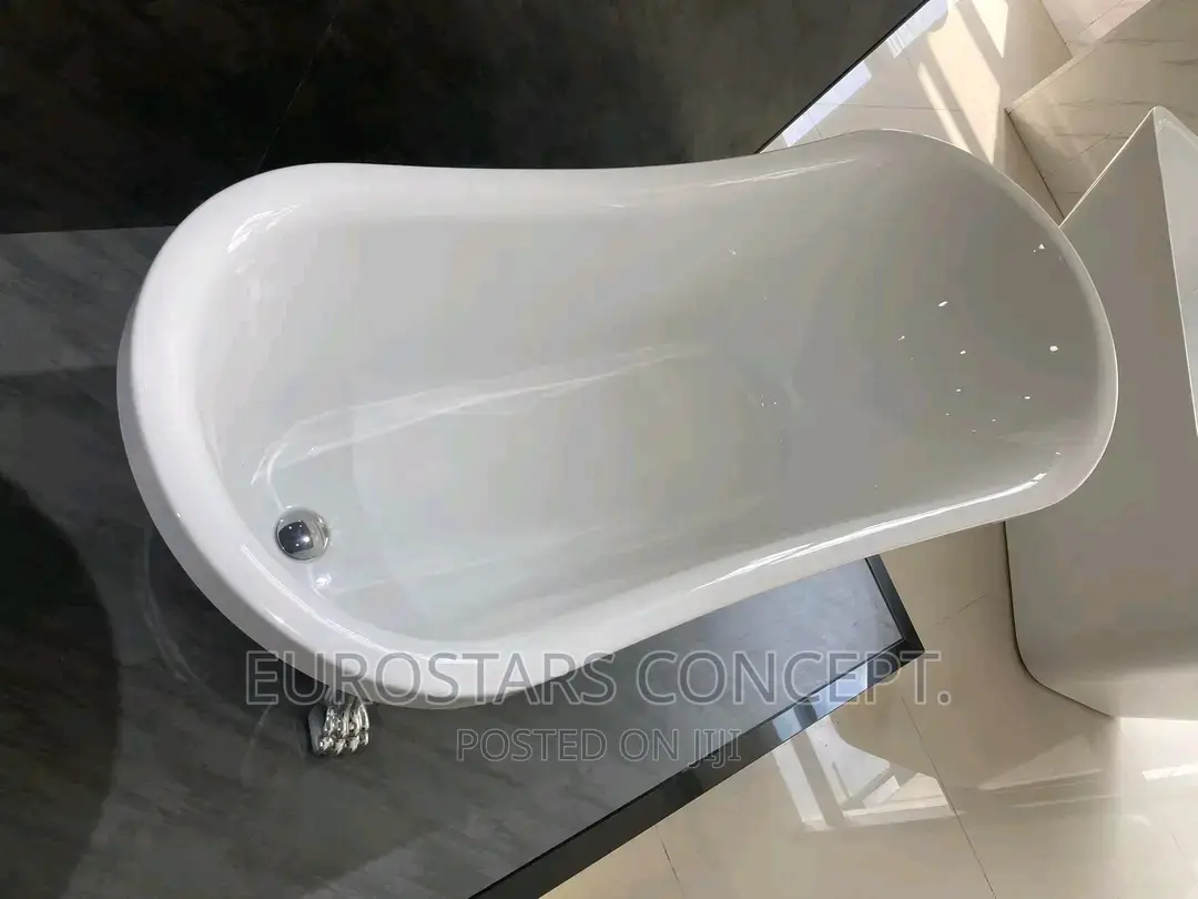 White Royal Executive Bath Tub