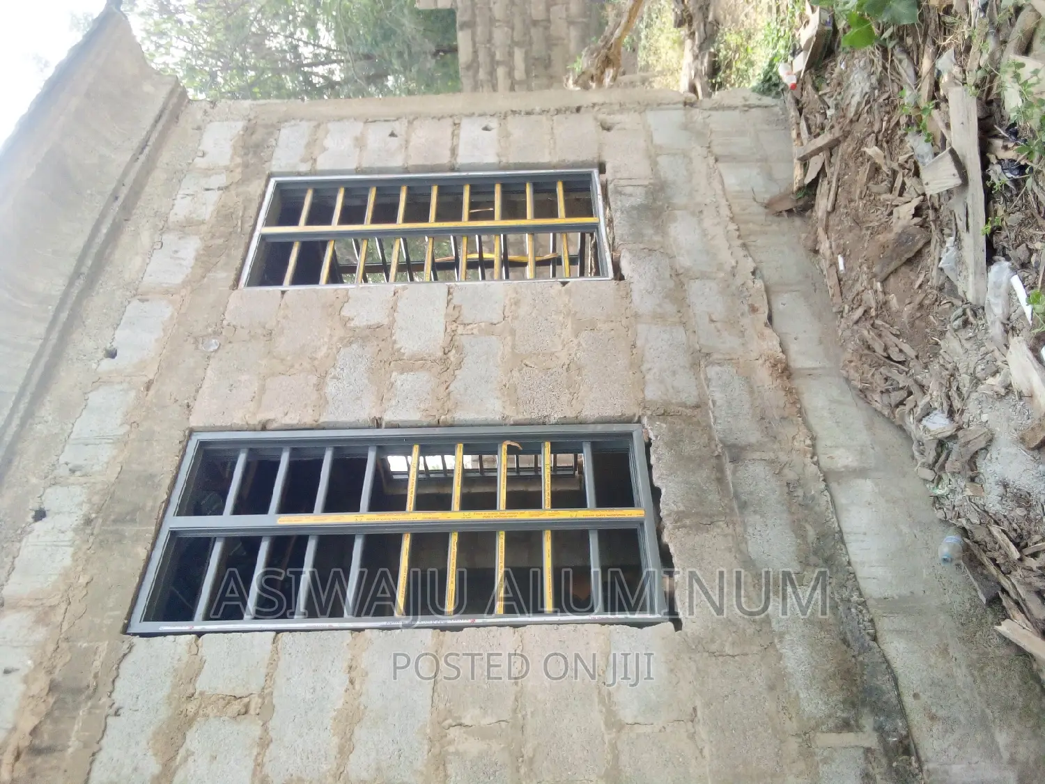 Gray Casement With Burglary