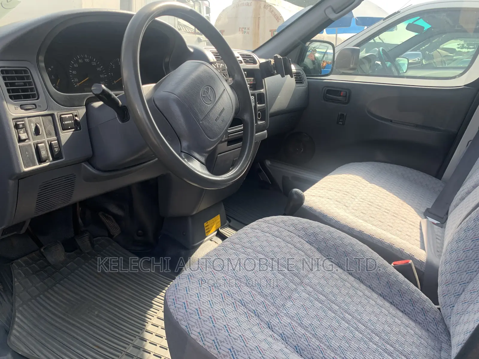 Toyota HiAce 2005 Silver