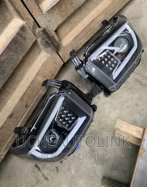Headlight Tundra 2020 Available as Seen