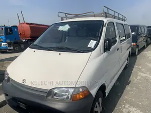 Toyota HiAce 2002 White