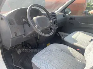 Toyota HiAce 2002 White