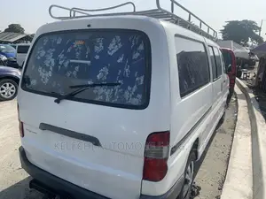 Toyota HiAce 2002 White