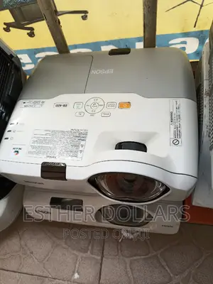 Short Throw Epson Projector for School Office