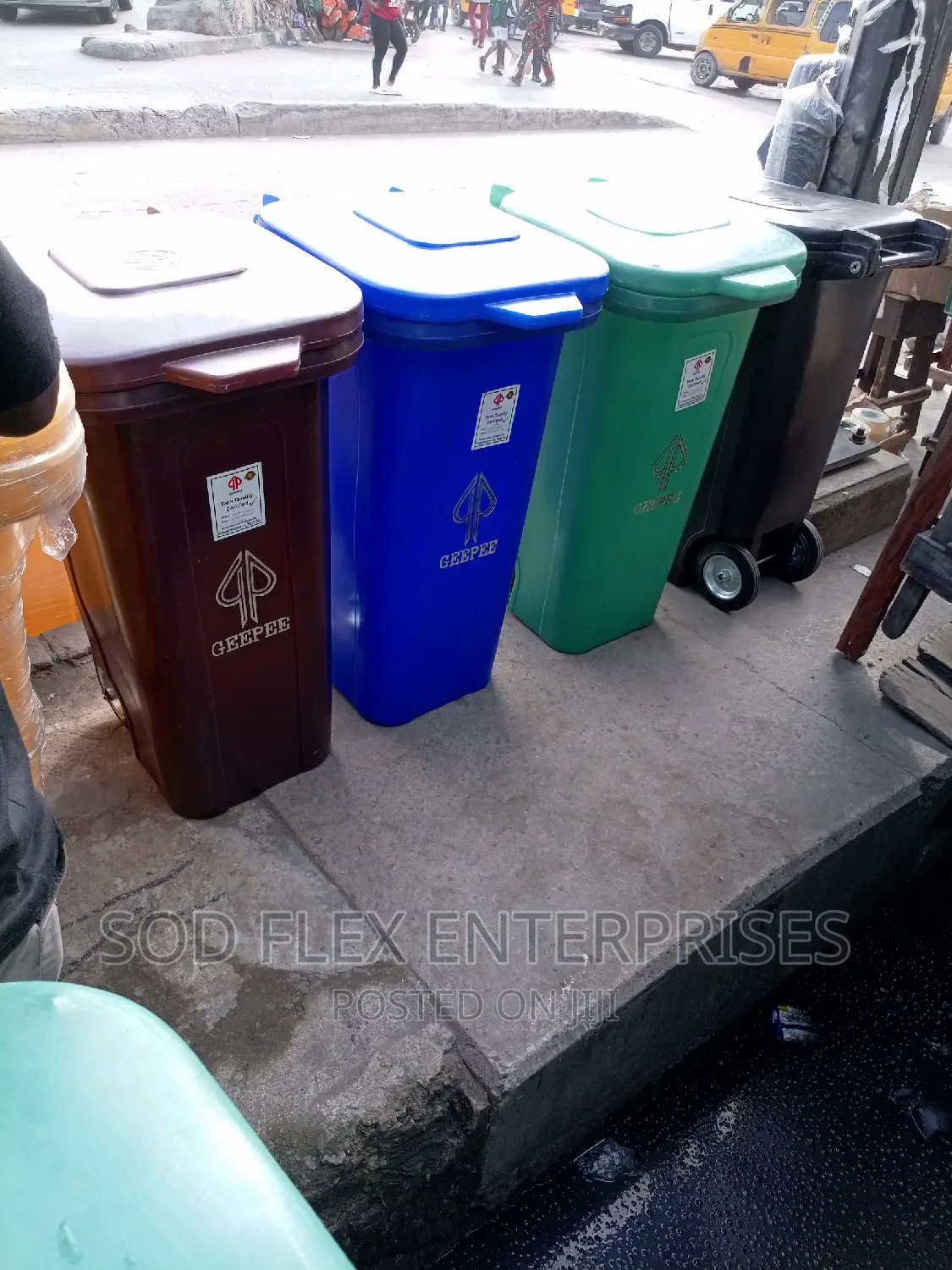 240L 100% Rubber Geepee Dust Bin