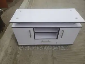 Plasmas/ Tv/ Stand 3feet