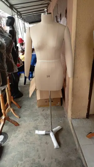 Size 12 Female Pinnable Dressform With Hands
