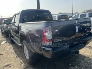 Toyota Tacoma Double Cab V6 Automatic 2010 Black